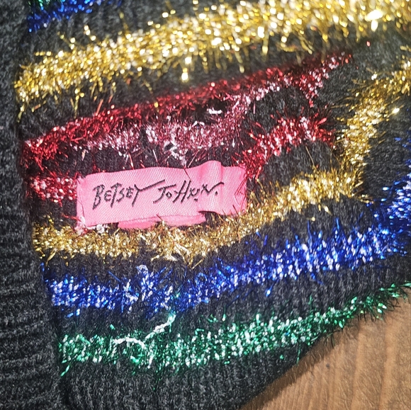 3/30.00. Betsey Johnson toque - Picture 2 of 2